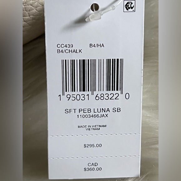 CC439 - Coach Luna Shoulder Bag - Picture 10 of 13